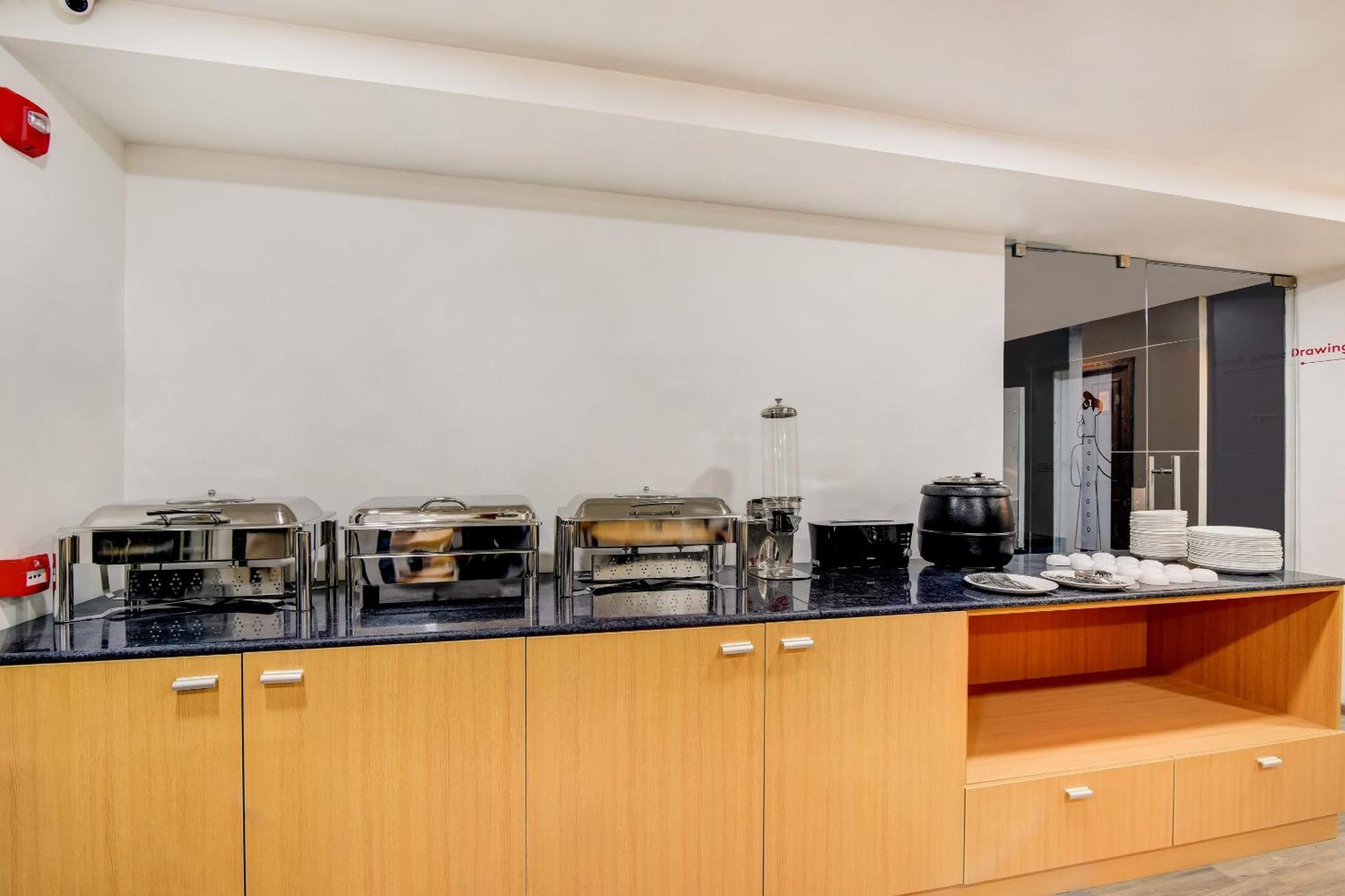 Townhouse Jaipur Airport Hotell Exteriör bild